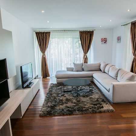 Alia Luxury Apartments Bucarest Esterno foto